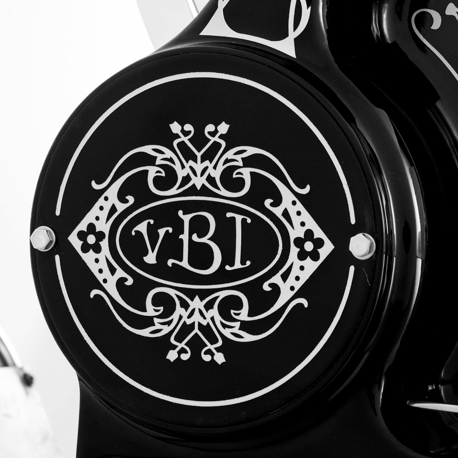 bk114_black-u_03_4